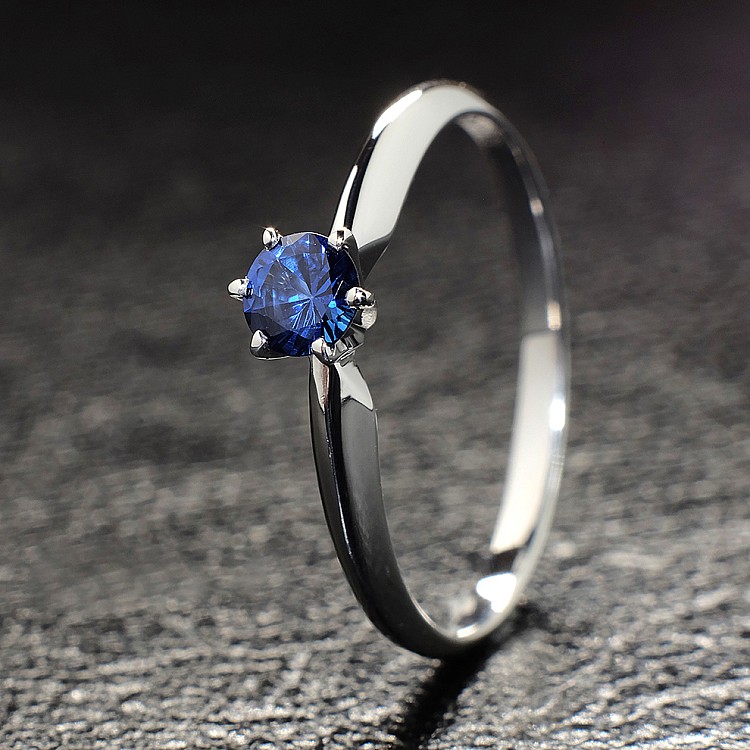 Engagement ring in Gold or Platinum with Sapphire i009Sf