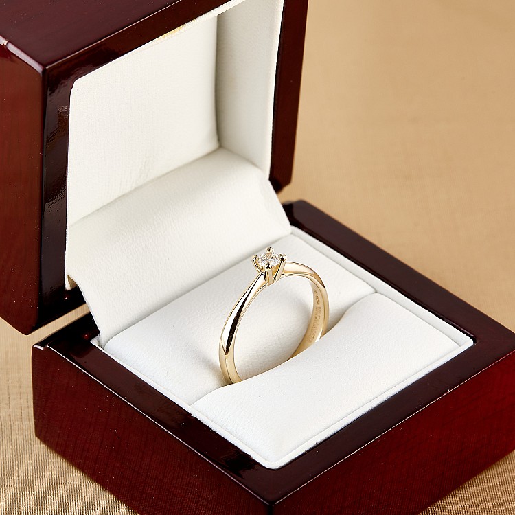 Engagement ring i026 in Gold with Diamond