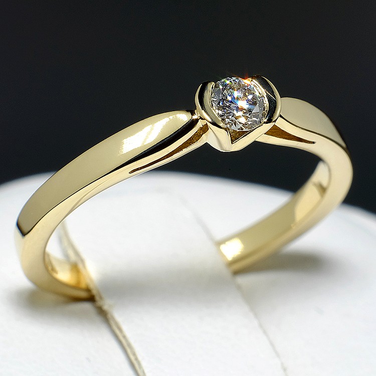 Engagement ring i114 in Gold with Diamond