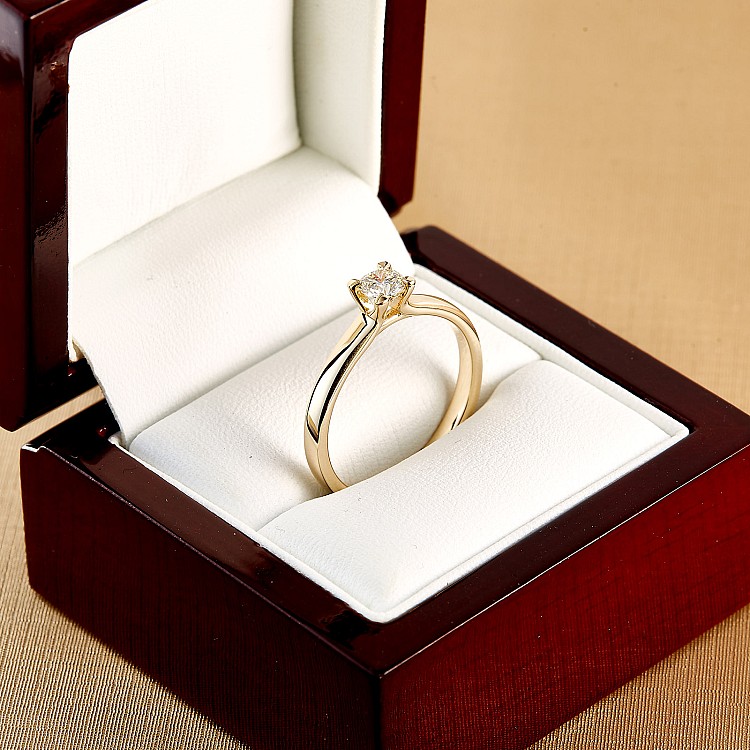 Engagement ring i122005 in Gold with Colorless Diamond