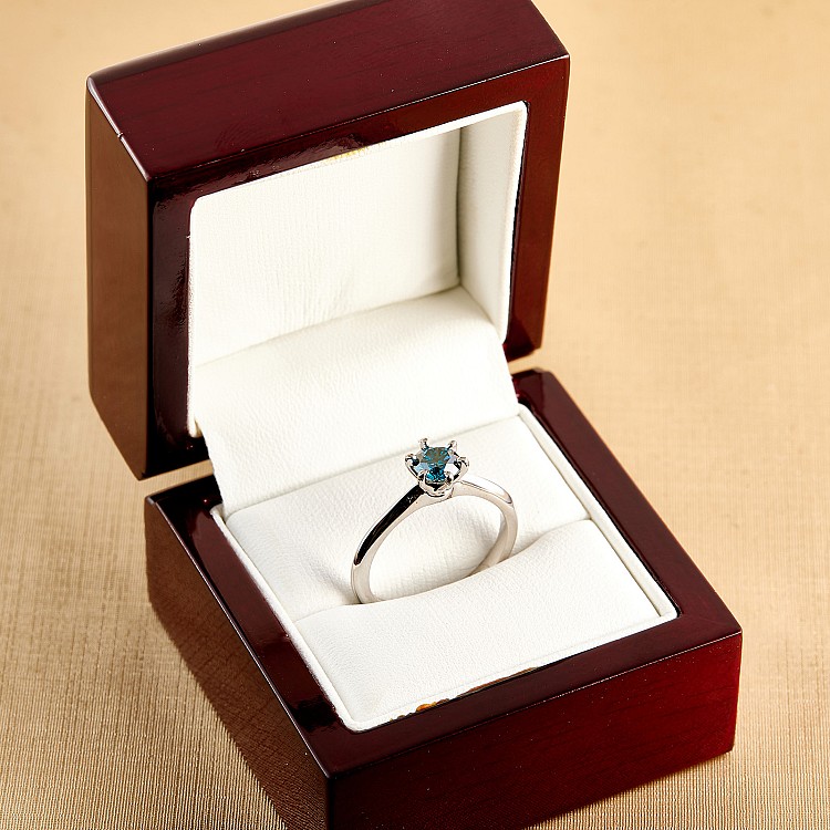 Engagement ring model Tiffany i168DB in Gold with Blue Diamond 0.30ct - 0.50ct