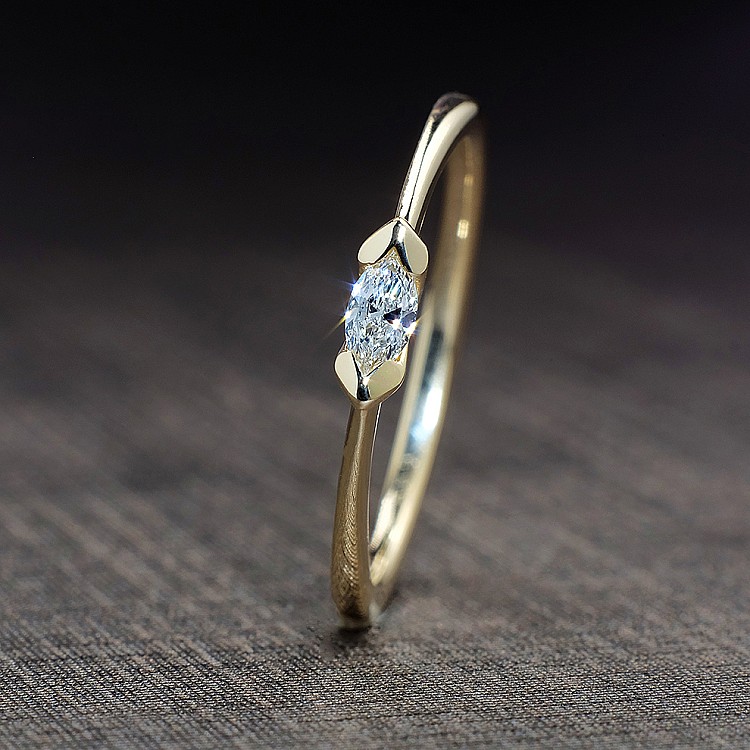 Engagement ring i575DiMa in Gold with Marquise Diamond - GIA 0.30ct - 0.40ct