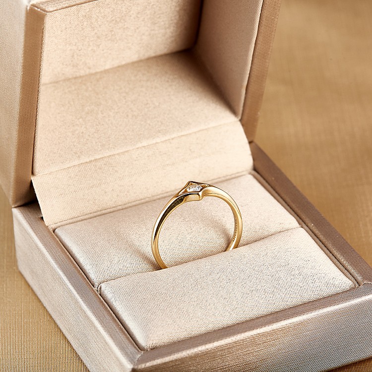 Engagement ring i666 in Gold with Diamond