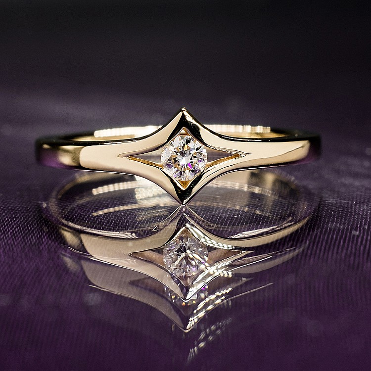 Engagement ring i666 in Gold with Diamond