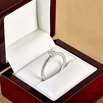 Engagement ring i71648 in Gold with Colorless Diamond 0.10ct - 0.25ct