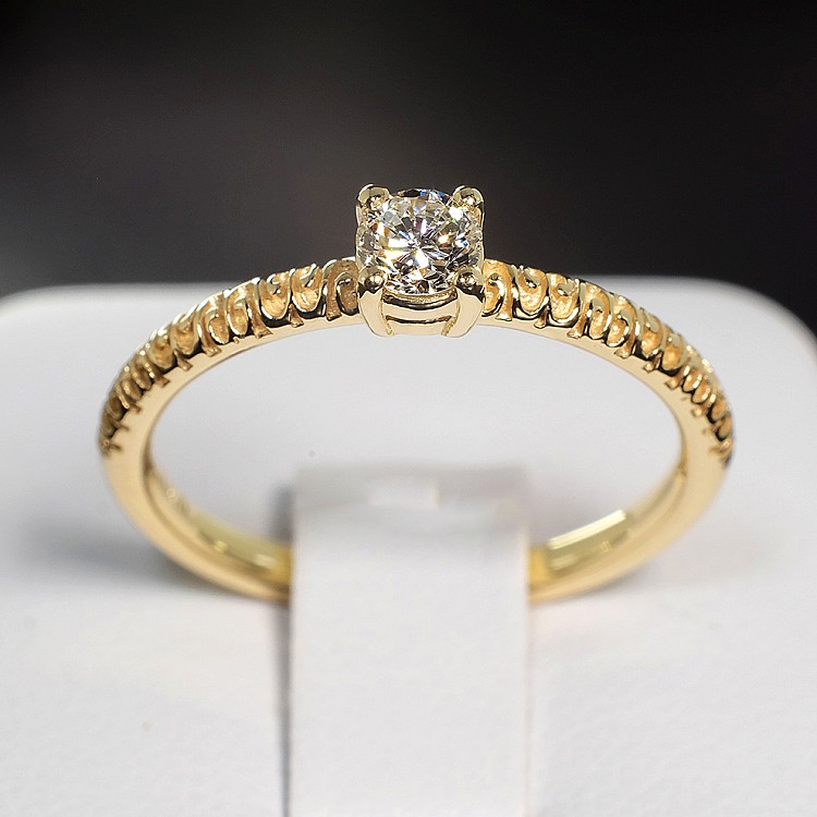 Engagement ring i71648 in Gold with Colorless Diamond