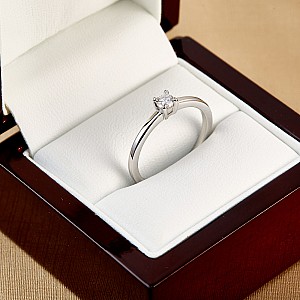 Anello di fidanzamento in Oro con Diamante Incolore i71863