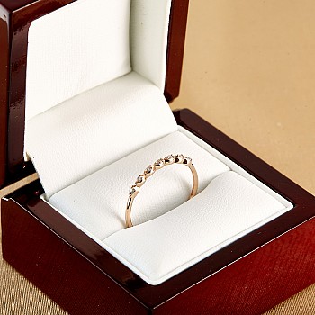 Trendy ring s036 in Gold or Platinum with Diamonds