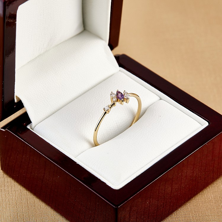 Trendy ring s061 in Gold or Platinum with Diamonds and Amethyst