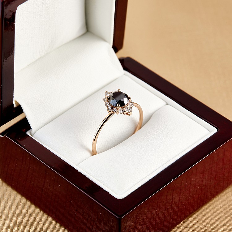 Trendy ring s062 in Gold or Platinum with Diamonds