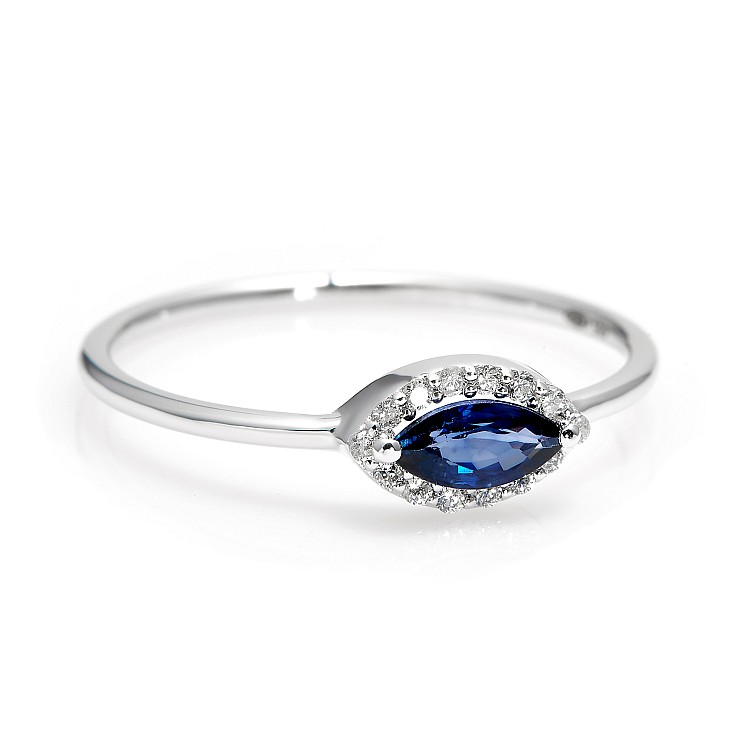 Trendy ring s100 in Gold or Platinum with Oval Sapphire and Diamonds