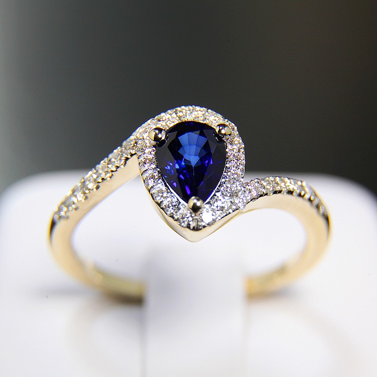 Engagement Ring i782SfPaDi in Gold with Teardrop Sapphire and Diamonds