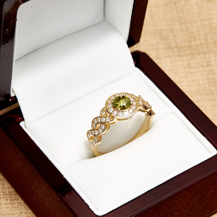 Engagement ring i2675DVDI in Gold with Green Diamond and Diamonds