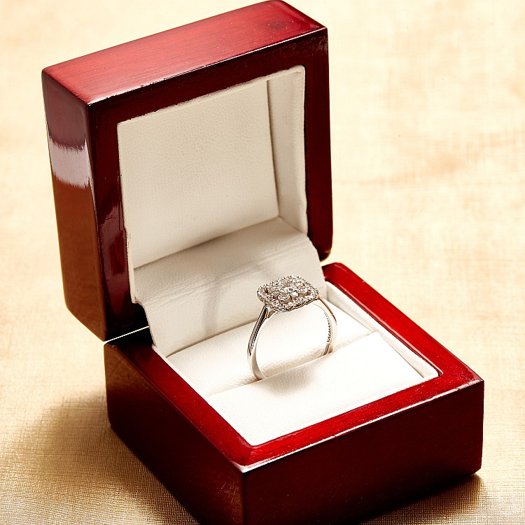 Gold Engagement Ring with Diamonds i3017DiDi