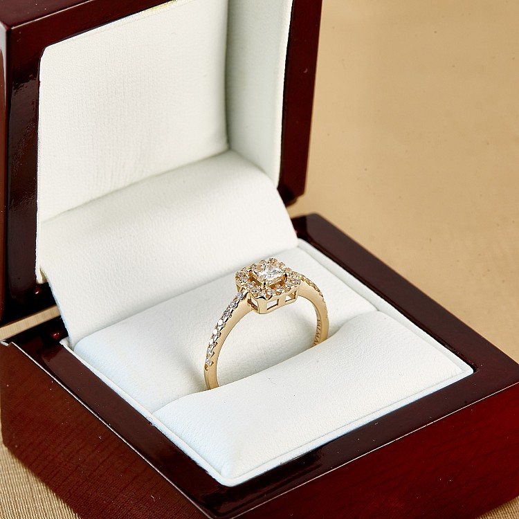 i325dipdi Gold Engagement Ring with Princess Diamond and Diamonds - GIA 0.30ct - 0.40ct