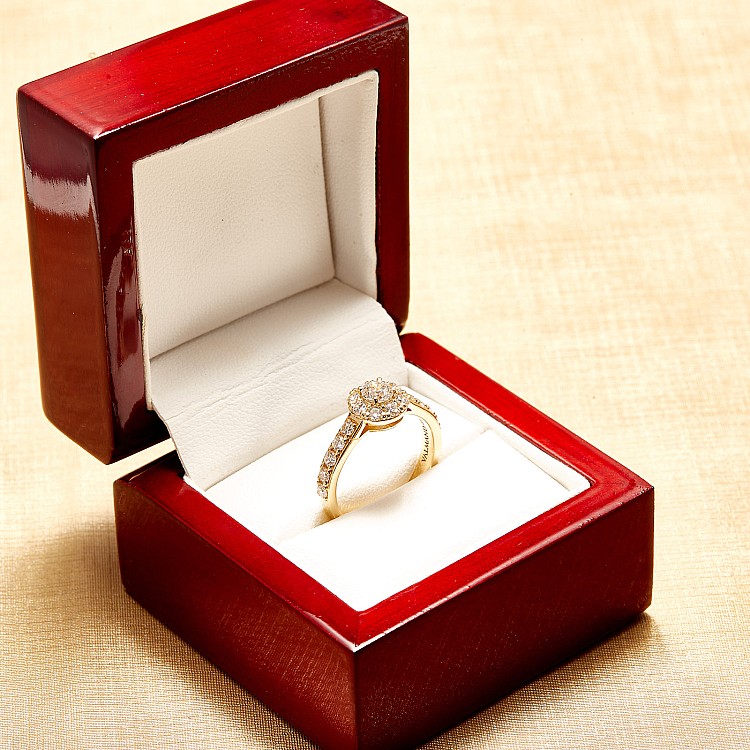 Gold Engagement Ring with Colorless Diamonds - GIA 0.30ct - 0.40ct i3923Didi