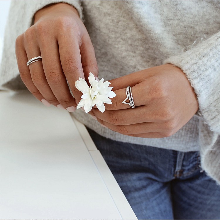 Set of Rings i1935didi in Gold or Platinum with Diamonds