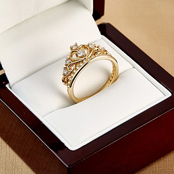 King i2757 Gold or Platinum Ring with Diamonds