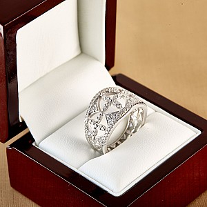 Gift Ring i2815 in Gold or Platinum with Diamonds