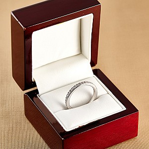 Gift Ring i3059 in Gold with Diamonds