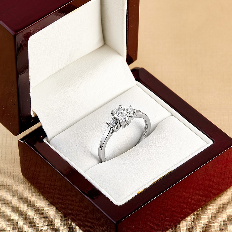 Engagement ring i015DovDi in Gold with Diamonds - GIA 0.30ct - 0.40ct