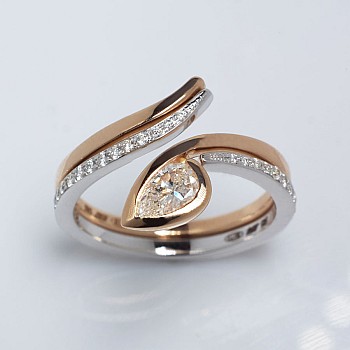 Engagement ring i1187dipadi in Gold with Teardrop Diamond - GIA 0.30ct - 0.40ct