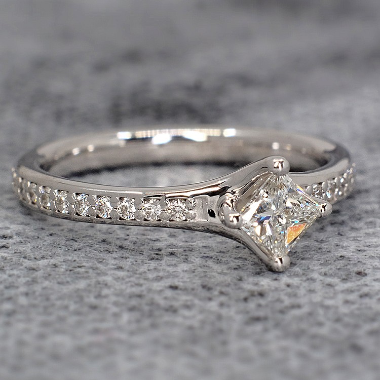 i122392DiDi Gold Engagement Ring with Diamonds