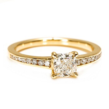 Engagement Ring Sidestone in 18k Yellow Gold with Cushion Diamond GIA Certified i122866DchDi