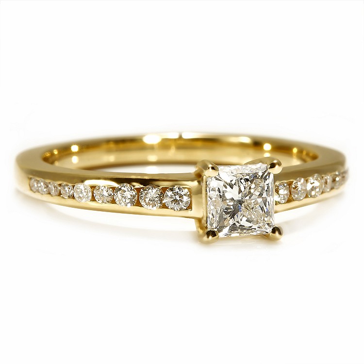 18k Yellow Gold Engagement Ring with Princess Diamond 0.50ct GIA Certified i122866DipDi