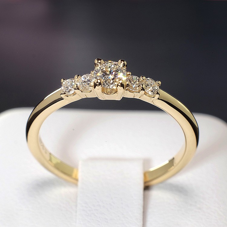 i579DiDi Gold Engagement Ring with Diamonds - GIA 0.30ct - 0.40ct