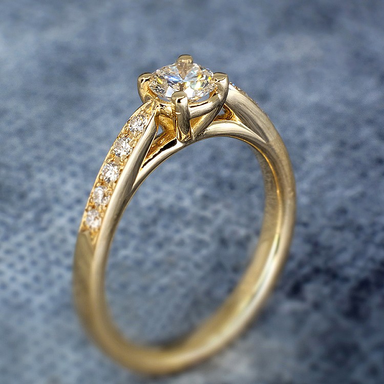 i864DiDi Gold Engagement Ring with Diamonds - GIA 0.30ct - 0.40ct