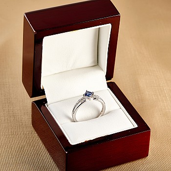 Engagement ring i882sfprdi in Gold with Sapphire and Diamonds