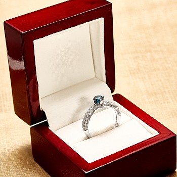 Platinum Ring with Blue Diamond and Colorless Diamonds i906PtDbdi