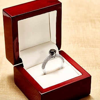 Engagement ring in 18k White Gold with Black Central Diamond and Colorless Diamonds i906DnDi