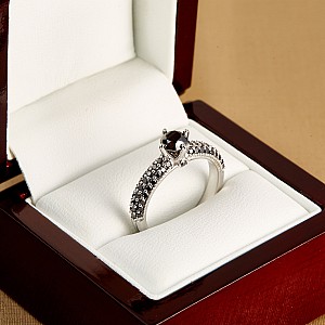 18k White Gold Sidestone Engagement Ring with Black Diamonds i906DnDn