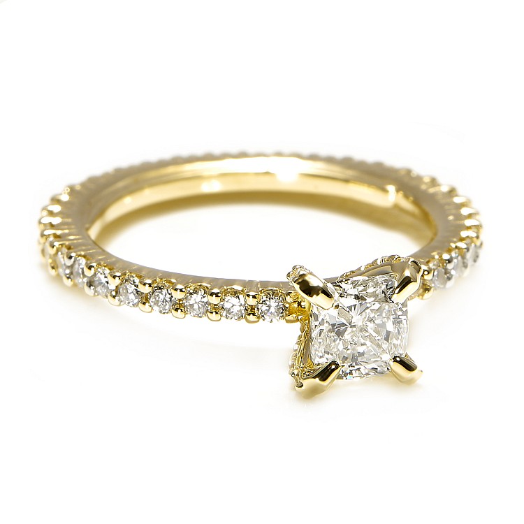 Engagement ring in Gold with Cushion Diamond and Colorless Diamonds i4041DChDi - GIA 0.50ct - 0.70ct