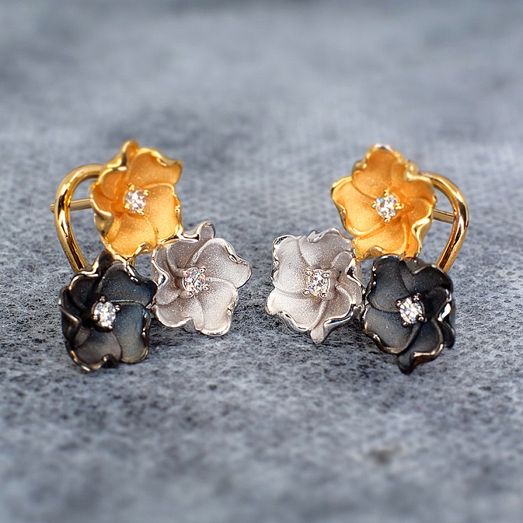 Gold and Diamond Earrings c878