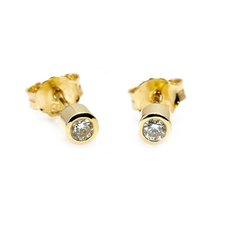 Stud Earrings in Gold or Platinum with Diamonds c20051