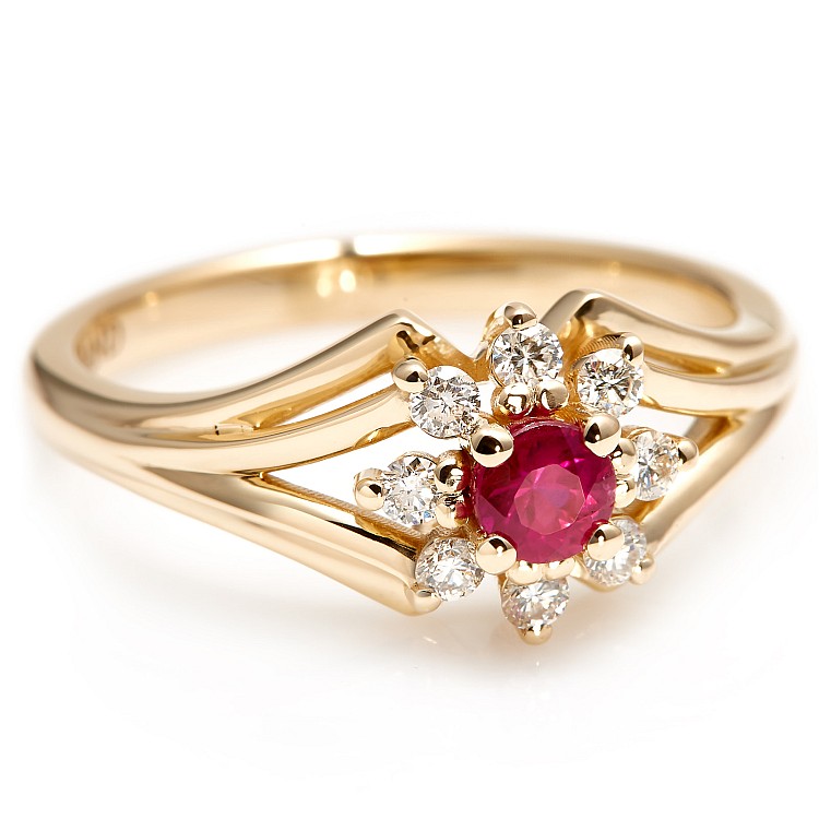 Classic Gold Gift Ring with Ruby and Diamonds i006RbDi