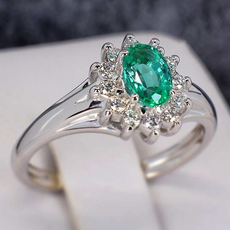 Engagement ring i042006Smdi in Gold with Emerald and Diamonds