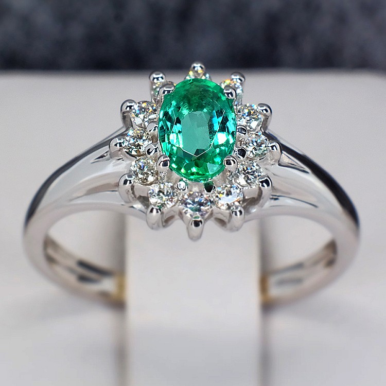 Engagement ring i042006Smdi in Gold with Emerald and Diamonds