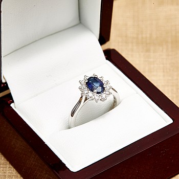 Kate Middleton Engagement Ring i055SfDi in Gold with Sapphires and Diamonds