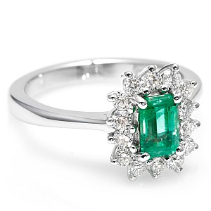 Anello regalo in oro i055sm con smeraldo ovale e diamanti