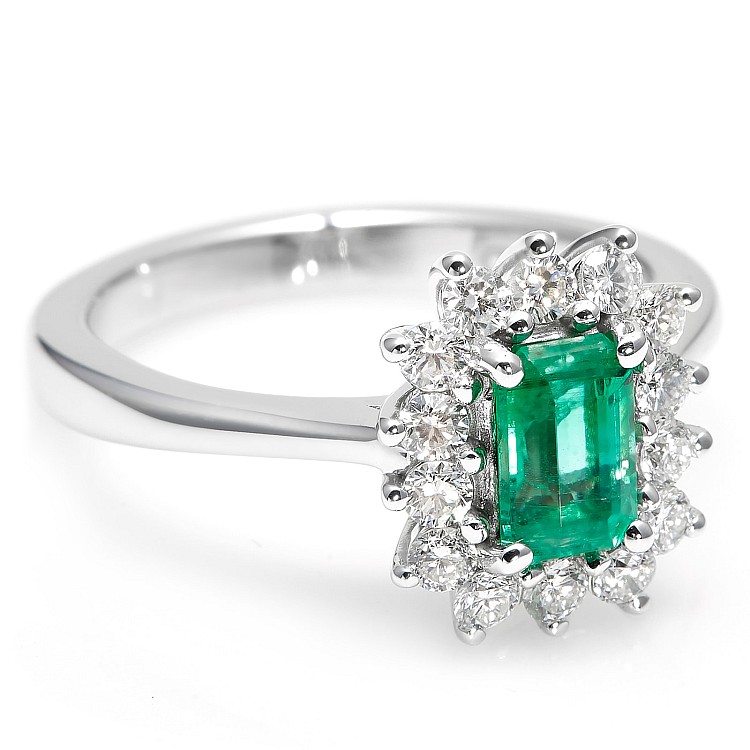 Gold Gift Ring i055sm with Oval Emerald and Diamonds