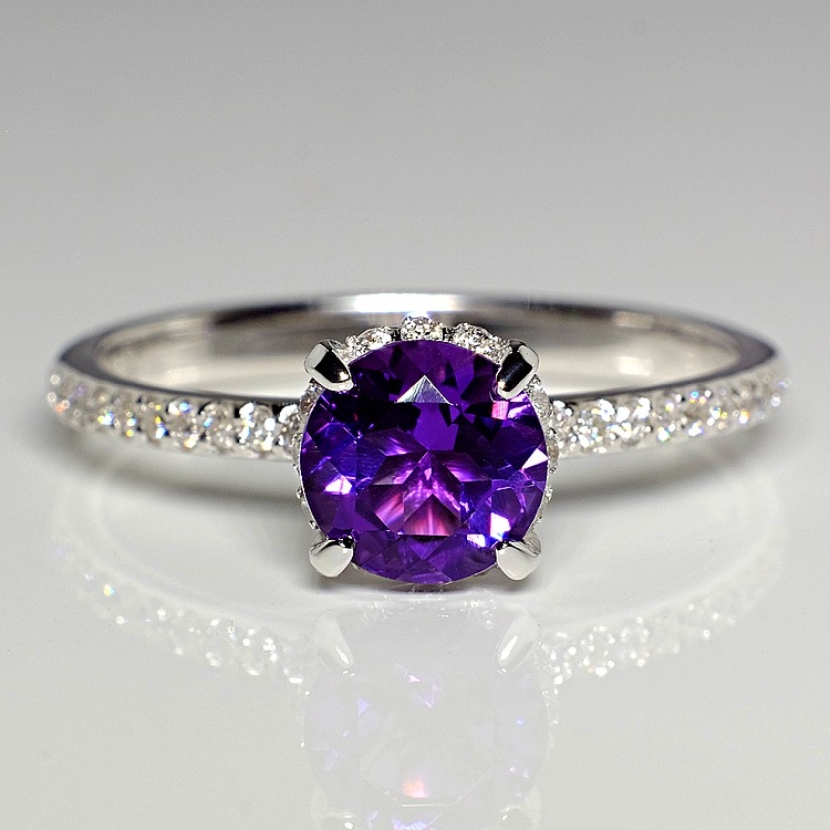 Gift Ring i164AmDi in Gold with Amethyst and Diamonds