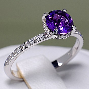 Gift Ring i164AmDi in Gold with Amethyst and Diamonds