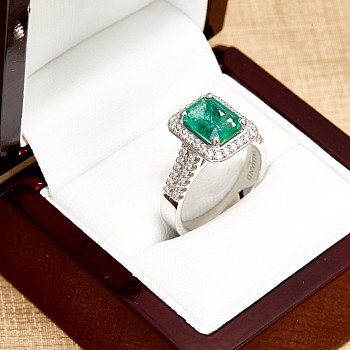 Engagement Ring i1902smdi in Gold with Emerald Emerald and Diamonds