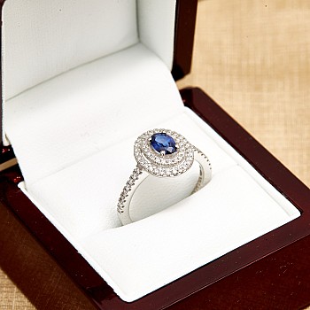 Vintage Engagement Ring i1903SFODI in Gold with Oval Sapphire and Colorless Diamonds