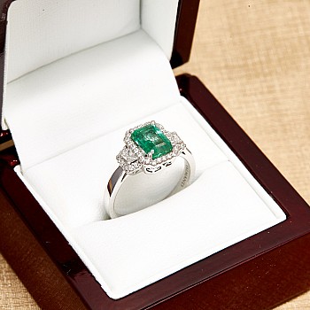 Engagement Ring i2737Smemdi in Gold with Emerald Emerald and Diamonds