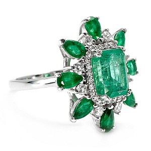 Fashion Gold Ring with Emeralds and Diamonds i2752Smdi